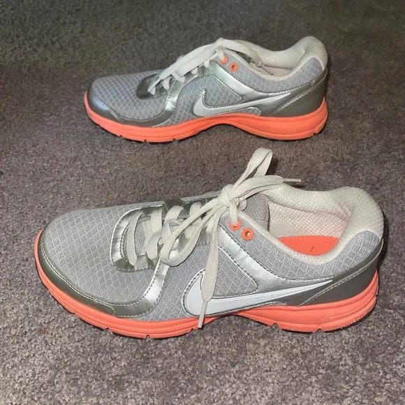 Ladies Nike Sneakers Size 8.5 - Picture 6 of 6